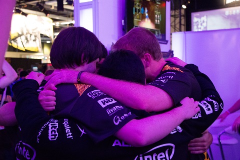 DIG HUDDLE DIG HUDDLE