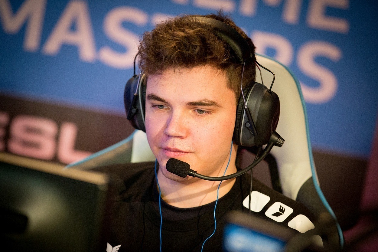 Obvious talks about the EU Challenger Series, the current jungle meta and Team Dignitas EU