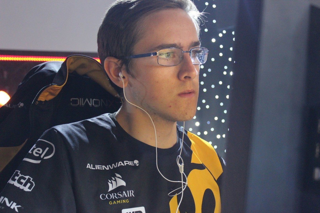 Pimp steps down; Team Dignitas welcomes k0nfig & RUBINO