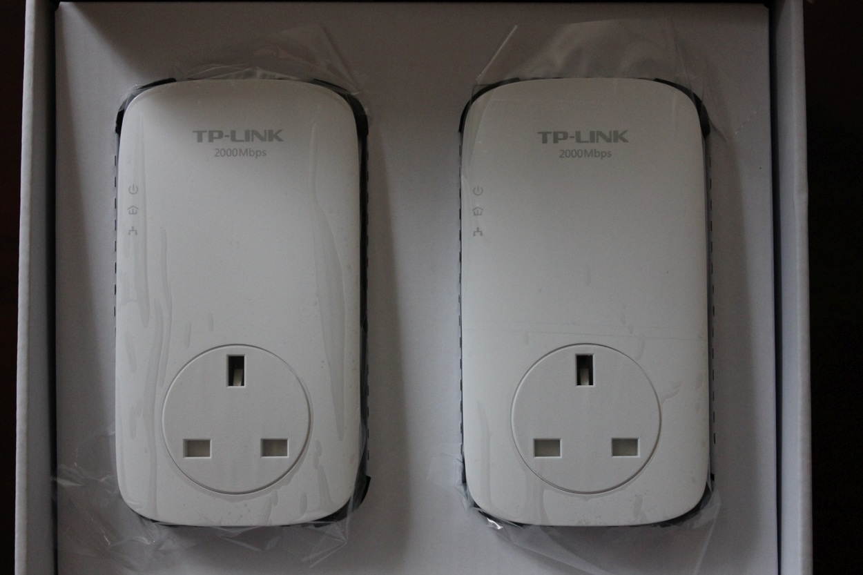TP-Link AV2000 2-port Gigabit Passthrough Powerline Starter Kit