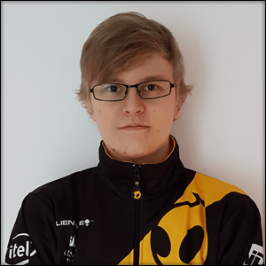 Interview with LiNkzr on joining Team Dignitas, Gamescom 2016, and upcoming changes to Overwatch